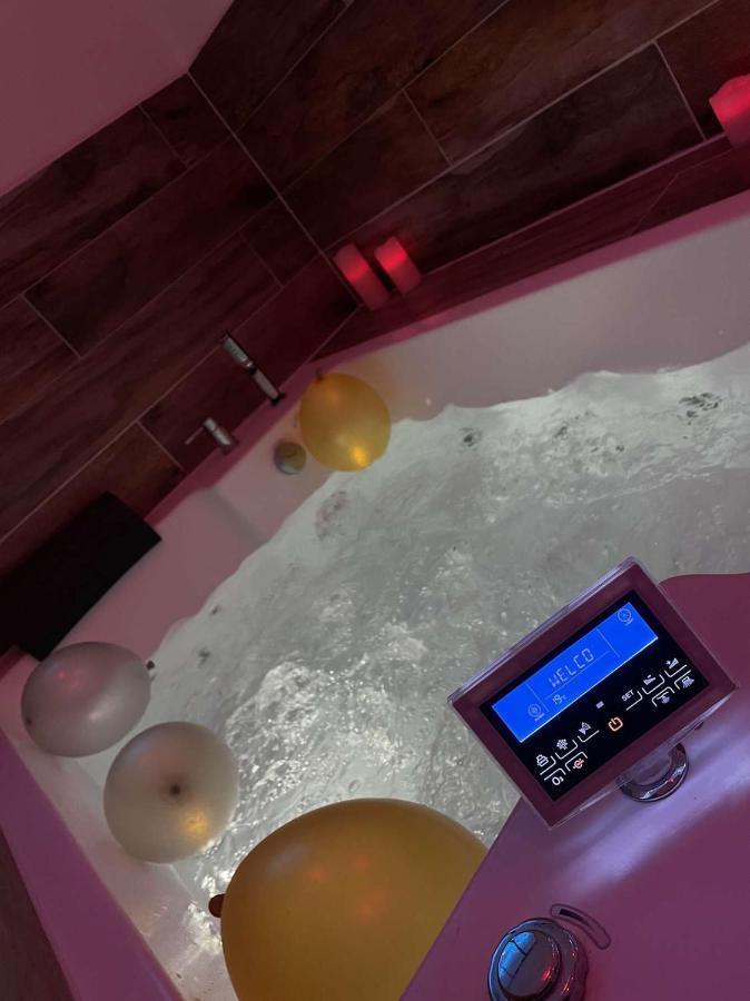 Le Blue Apartment Обервил Екстериор снимка
