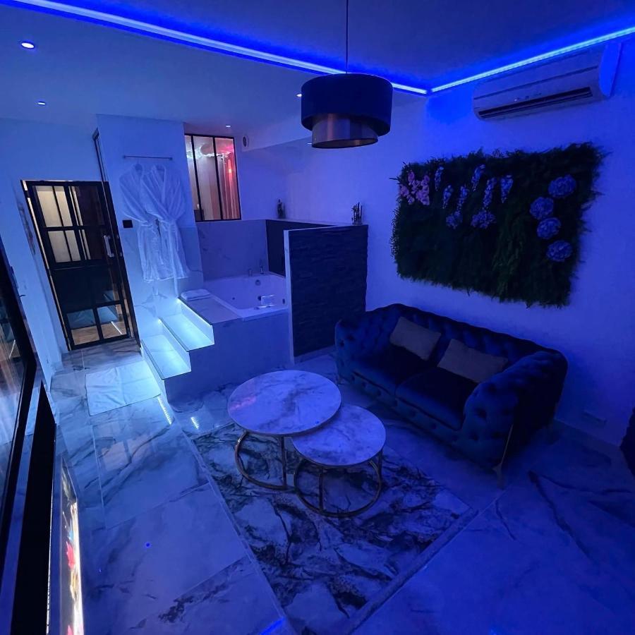 Le Blue Apartment Обервил Екстериор снимка