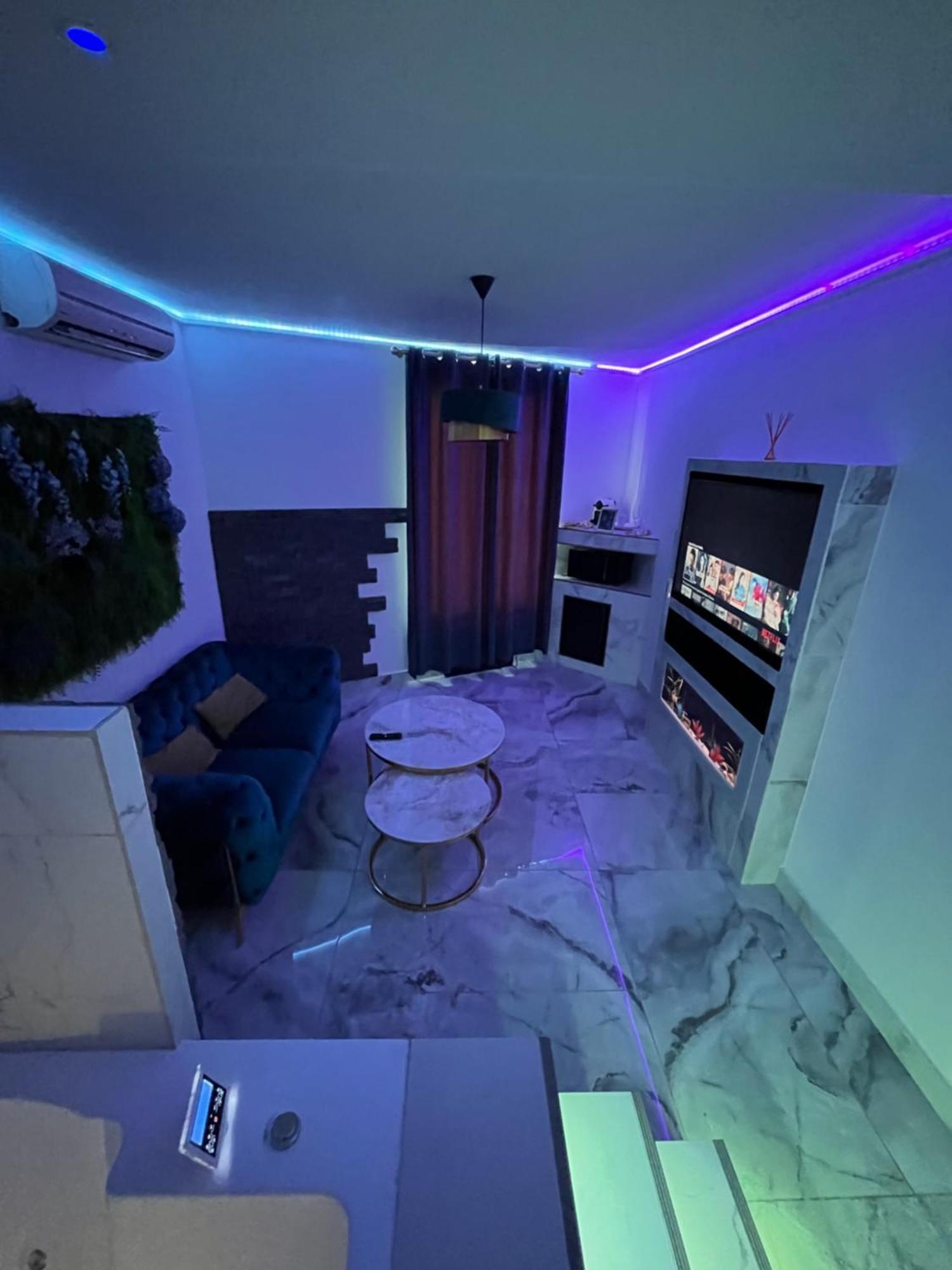Le Blue Apartment Обервил Екстериор снимка