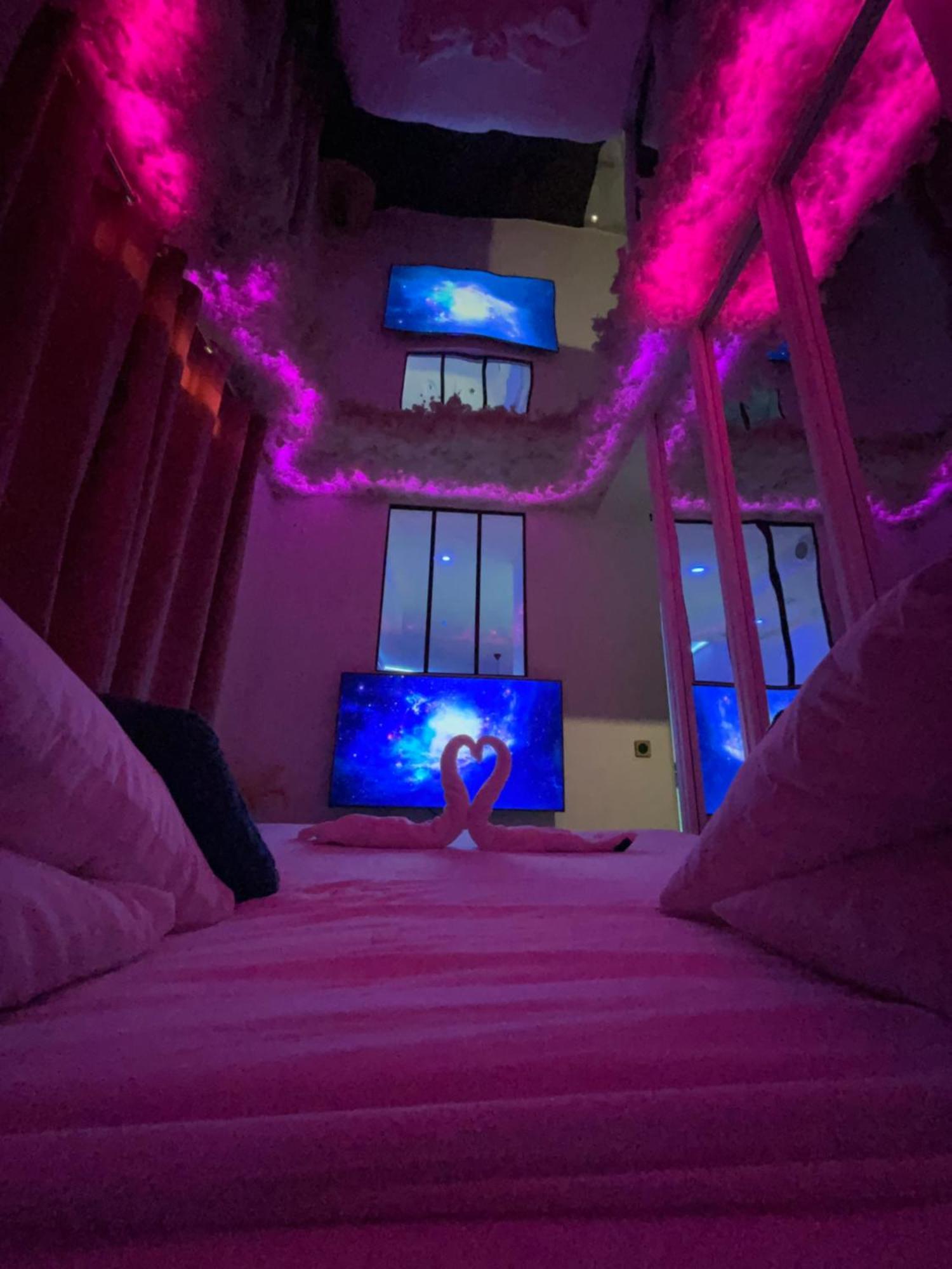 Le Blue Apartment Обервил Екстериор снимка