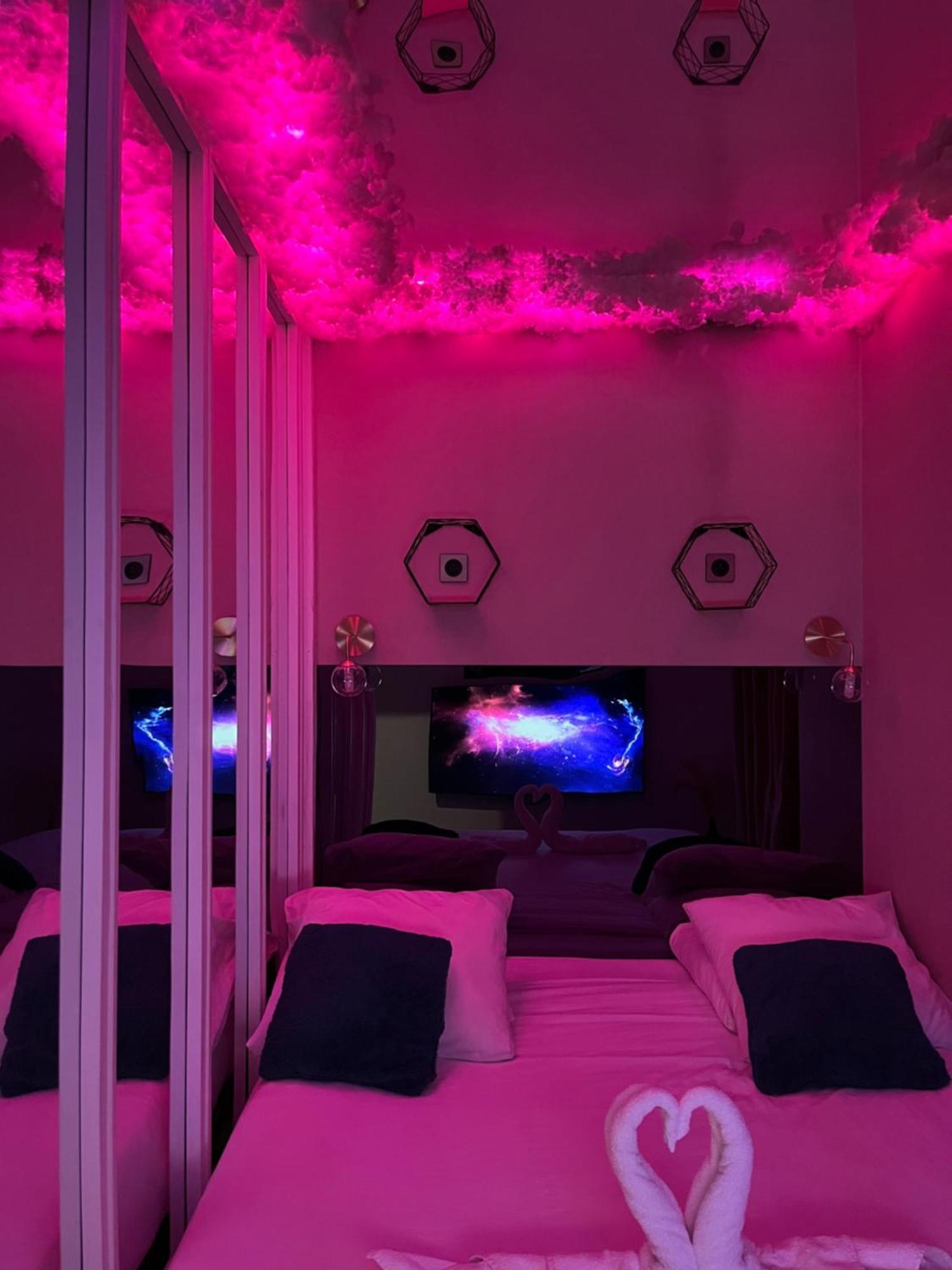 Le Blue Apartment Обервил Екстериор снимка